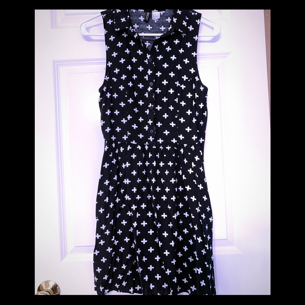 Dress black and white sleeveless